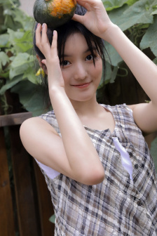 打扑克的男女